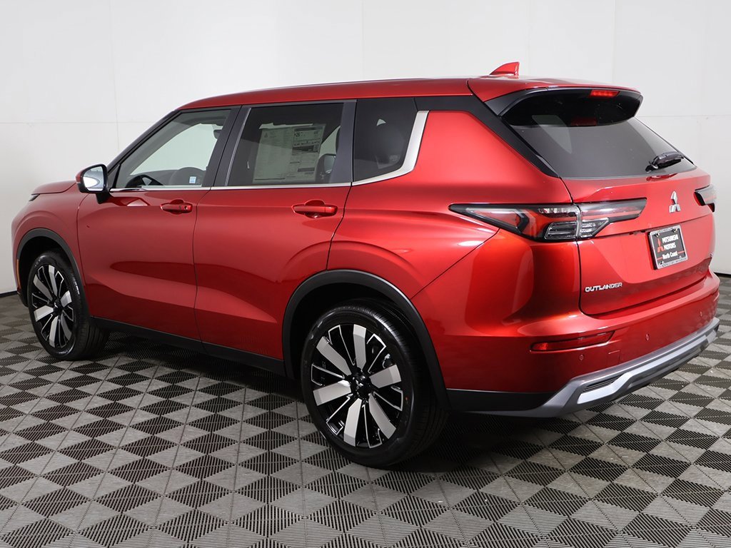New 2025 Mitsubishi Outlander SE image 15