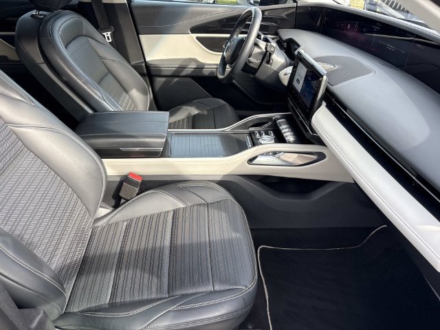 Certified 2024 Lincoln Nautilus Reserve AWD/4WD image 24