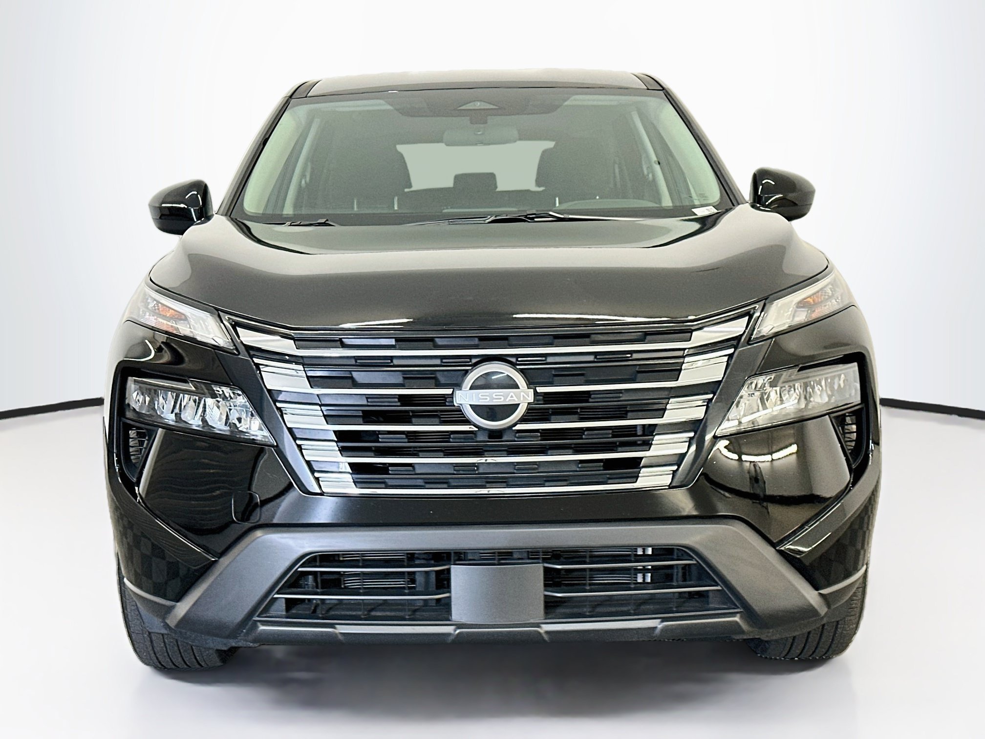 Used 2026 Nissan Rogue SV AWD/4WD image 2