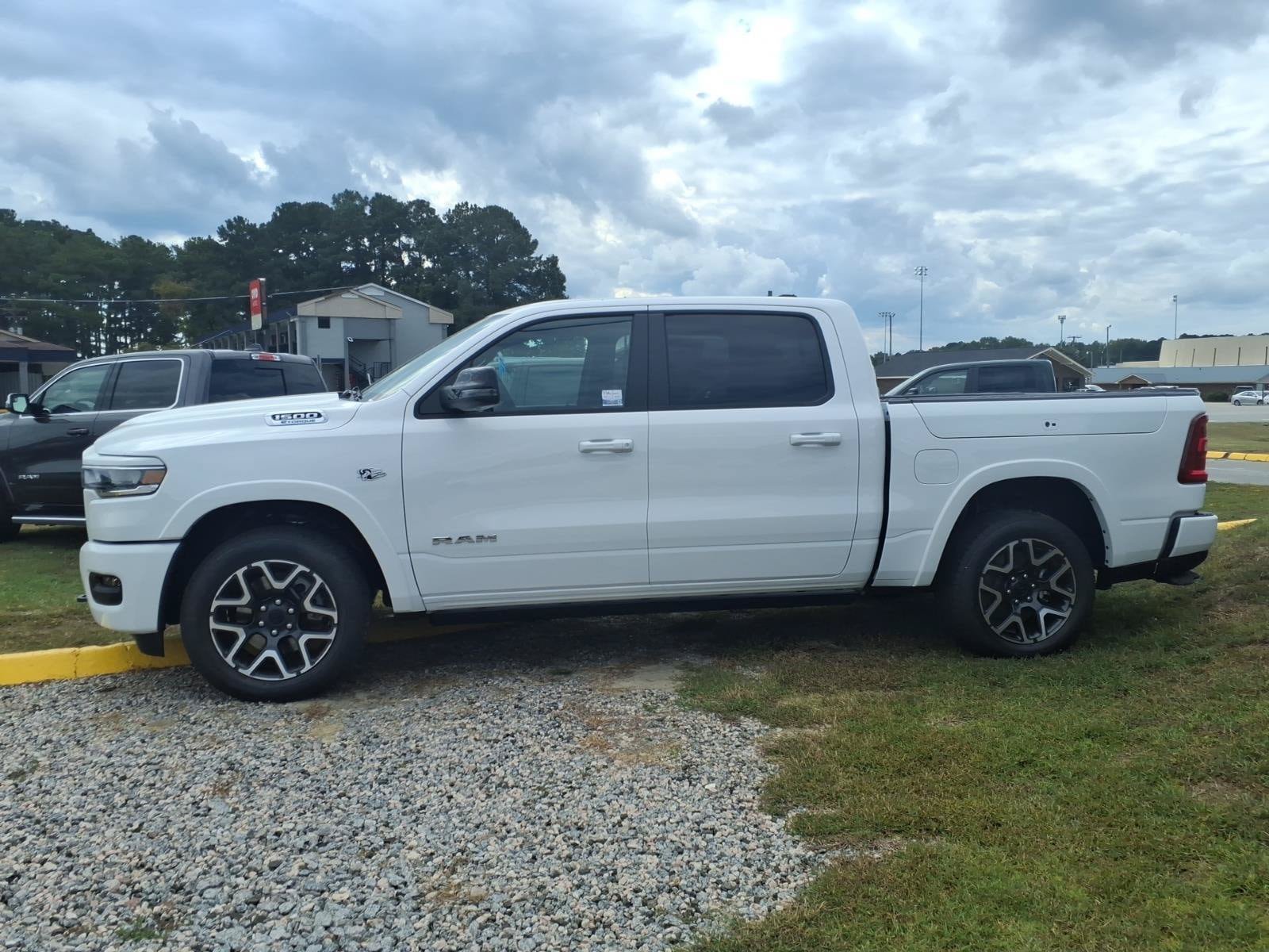 New 2027 RAM 1500 Laramie w/ Laramie Preferred Package AWD/4WD image 3
