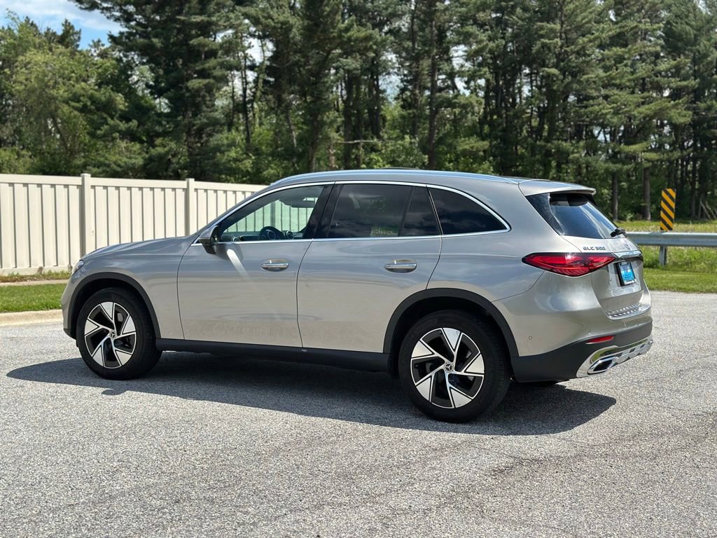 Used 2024 Mercedes-Benz GLC 300 4MATIC image 5