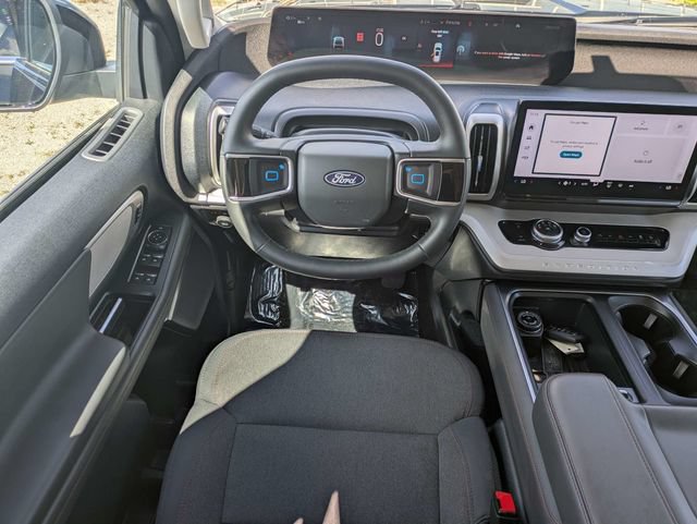 Used 2025 Ford Expedition Active AWD/4WD image 17