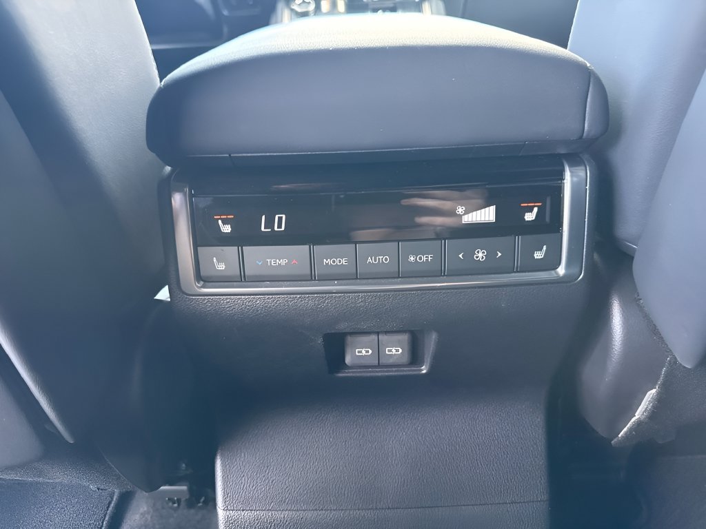 Used 2024 Lexus GX 550 w/ Accessory Package (2T) AWD/4WD image 14