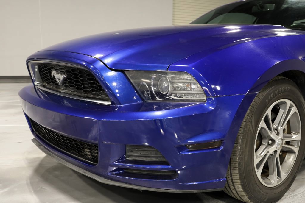 Used 2013 Ford Mustang Premium RWD image 38