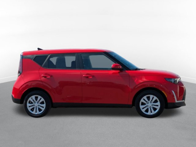 Used 2024 Kia Soul LX FWD image 2