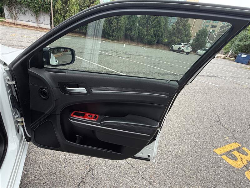 Used 2019 Chrysler 300 Touring w/ Sport Appearance Package RWD image 31