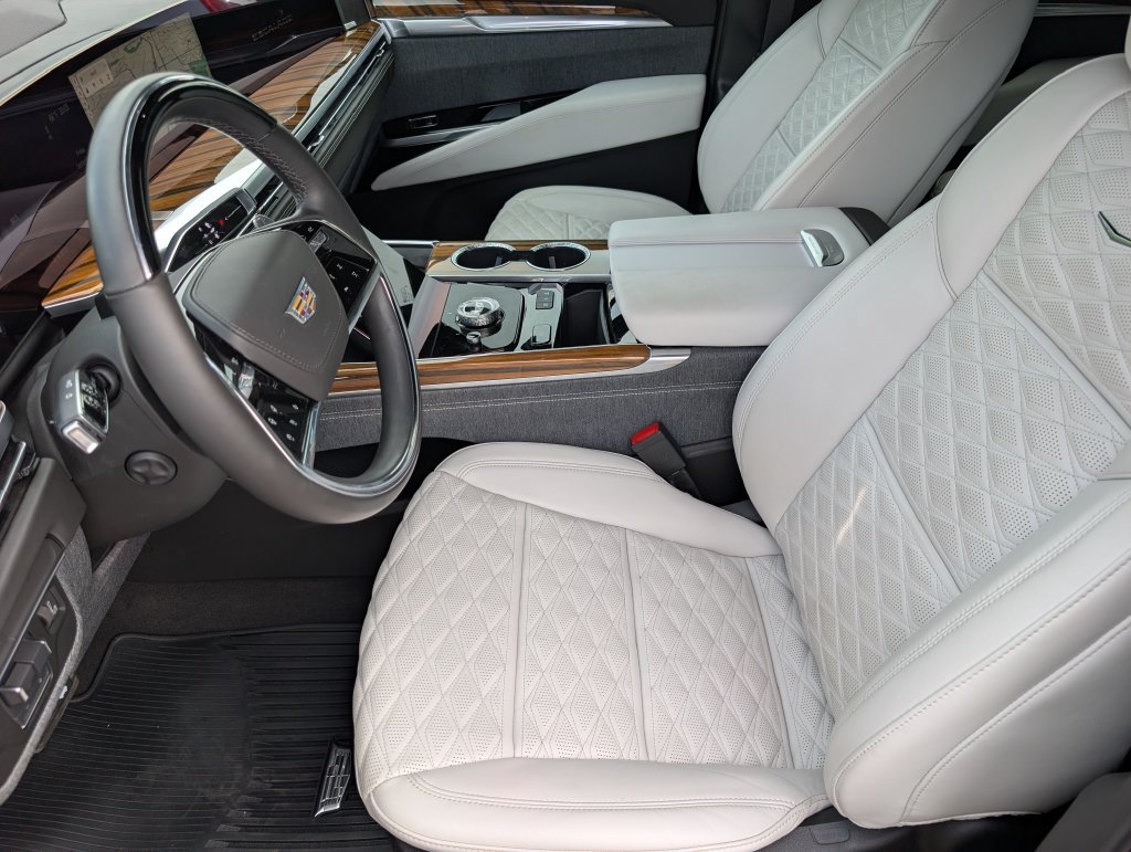 Certified 2025 Cadillac Escalade ESV Sport Platinum RWD image 12