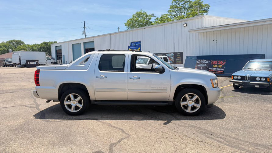 Used 2011 Chevrolet Avalanche LS w/ Regional Value Package RWD image 5