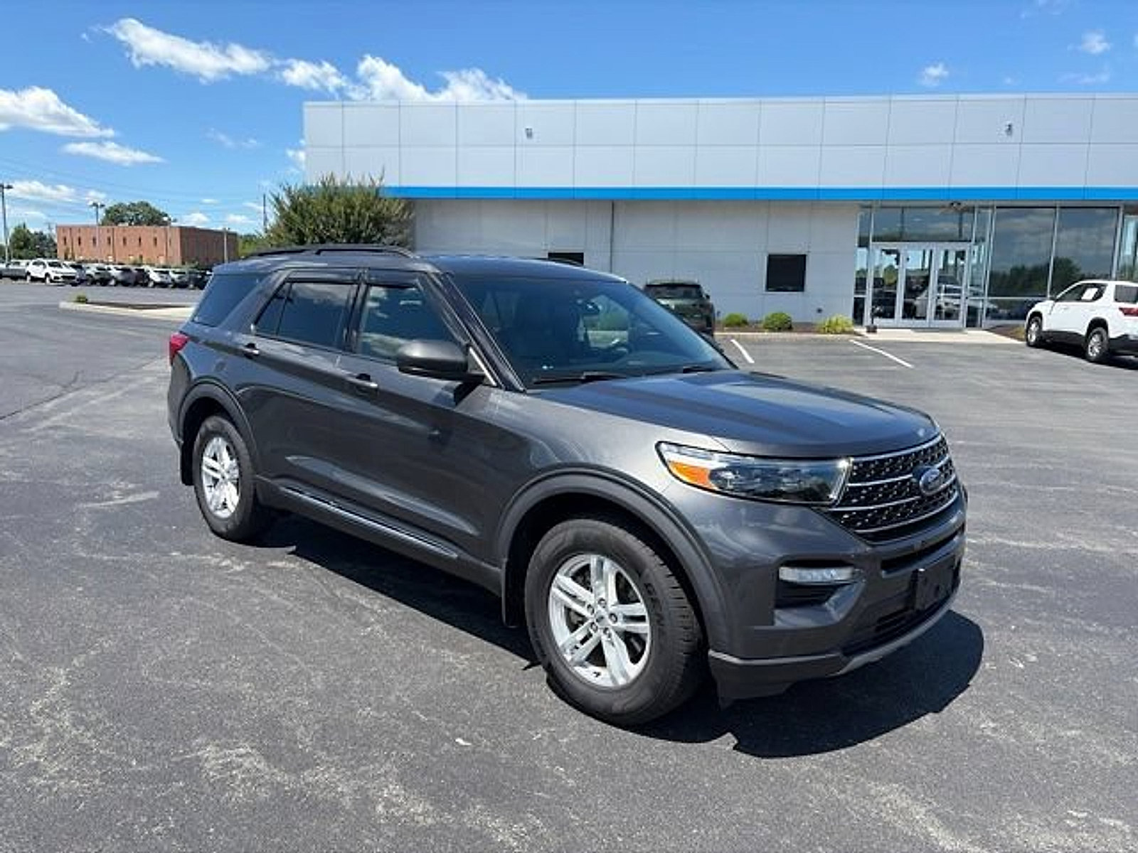 Used 2020 Ford Explorer XLT w/ Equipment Group 202A AWD/4WD image 6