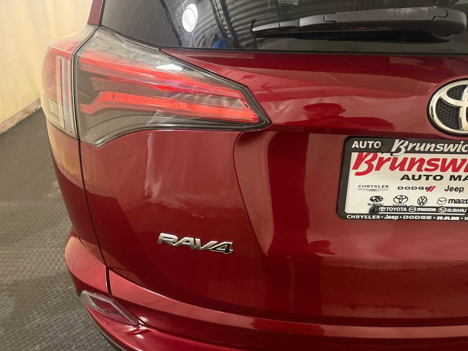 Used 2018 Toyota RAV4 LE w/ All Weather Liner Package image 17