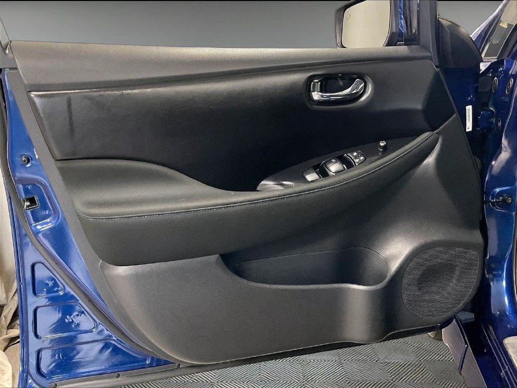 Certified 2025 Nissan Leaf SV Plus FWD image 9