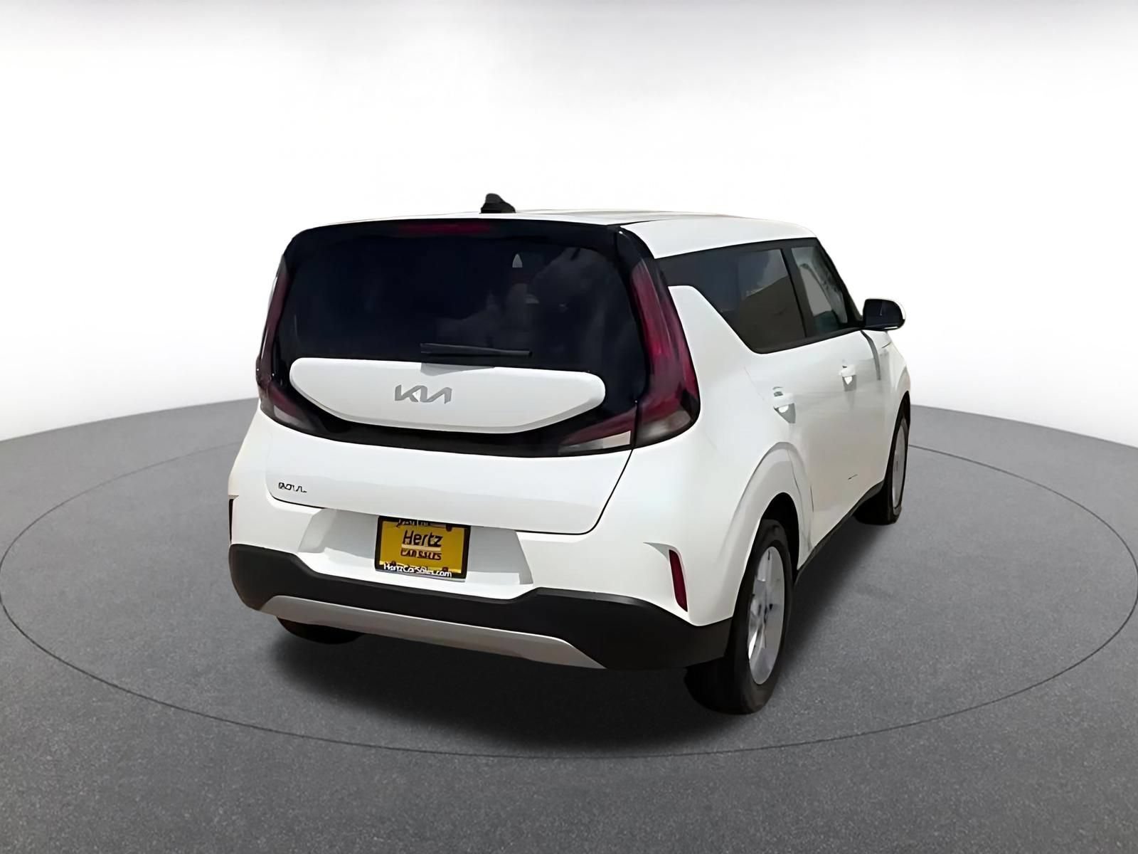 Used 2025 Kia Soul LX w/ LX Technology Package FWD image 14