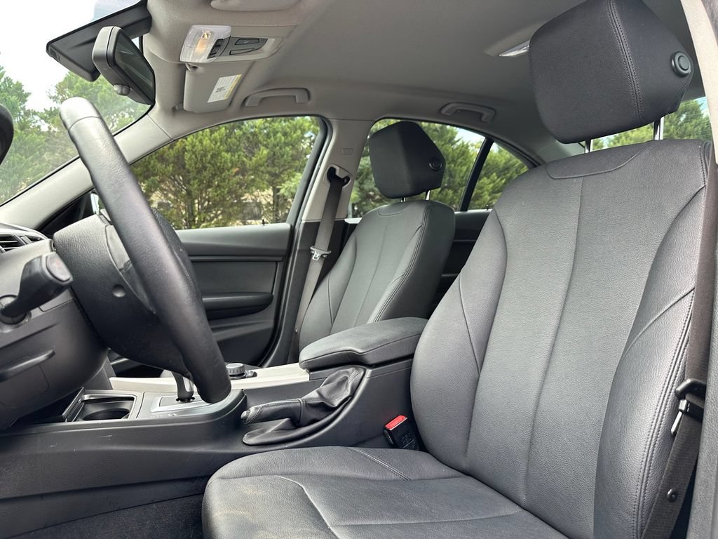Used 2018 BMW 320i Sedan RWD image 14