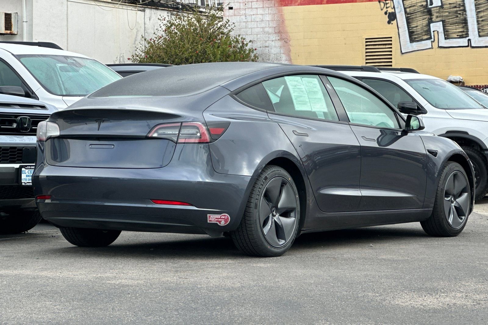 Used 2023 Tesla Model 3 Standard Range image 3