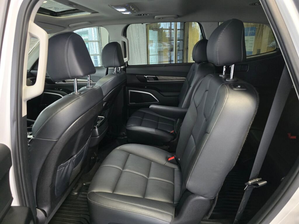 Used 2022 Kia Telluride EX w/ EX Premium Package image 39
