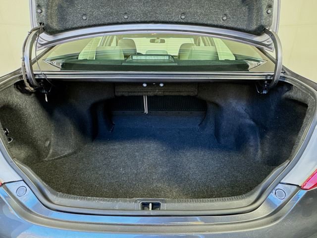 Used 2014 Toyota Camry L image 27