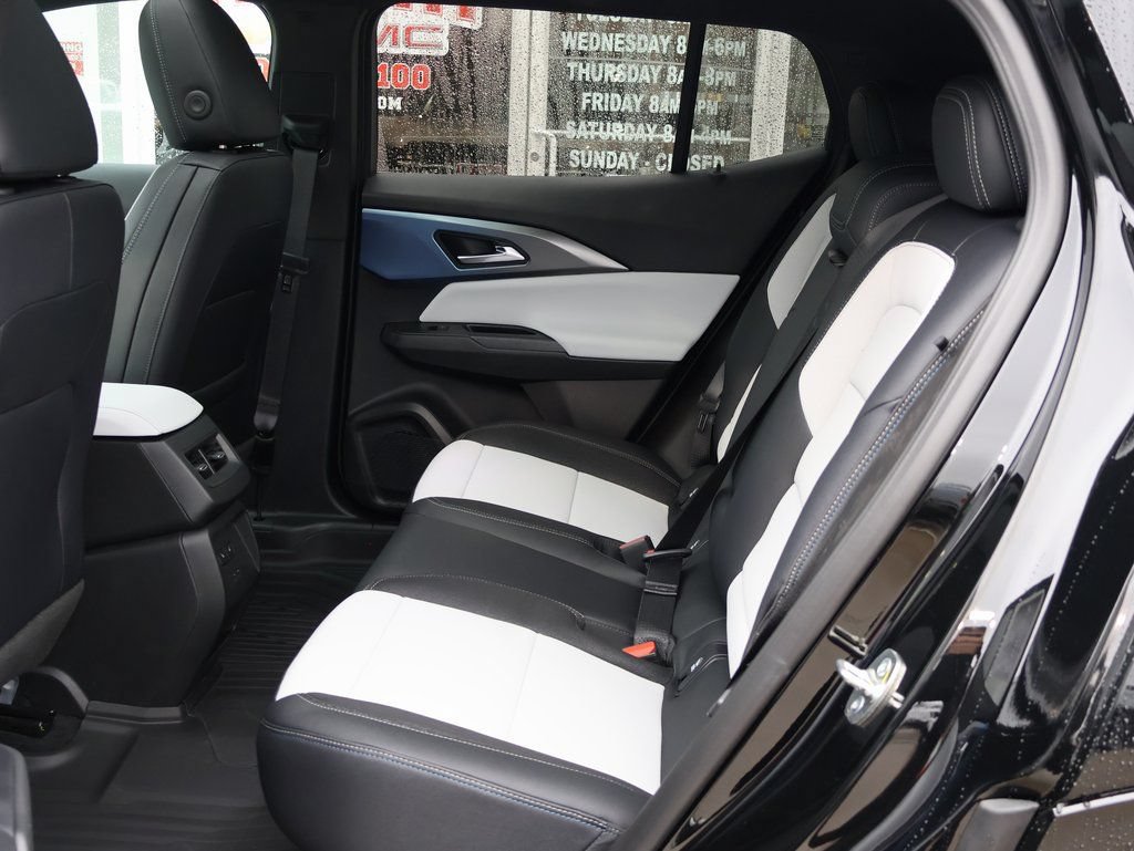 New 2026 Chevrolet Equinox EV LT w/ Convenience Package II FWD image 24