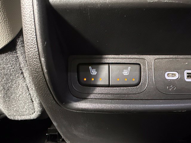 Used 2023 Cadillac XT4 Luxury w/ Cold Weather Package AWD/4WD image 29