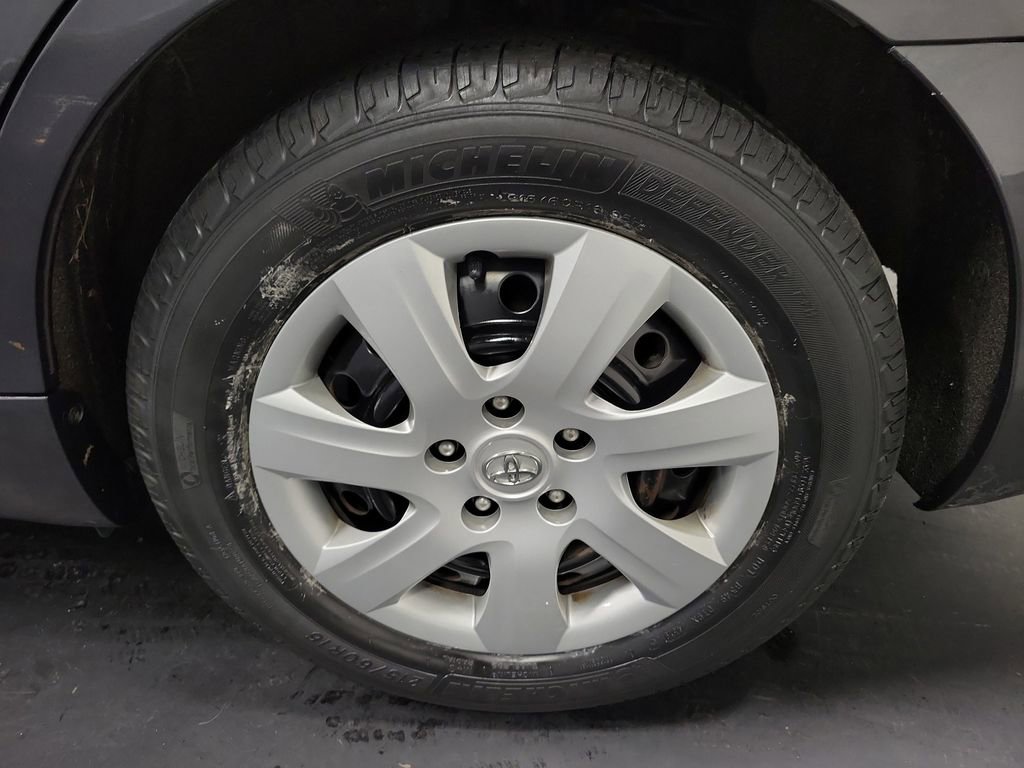 Used 2010 Toyota Camry LE image 10