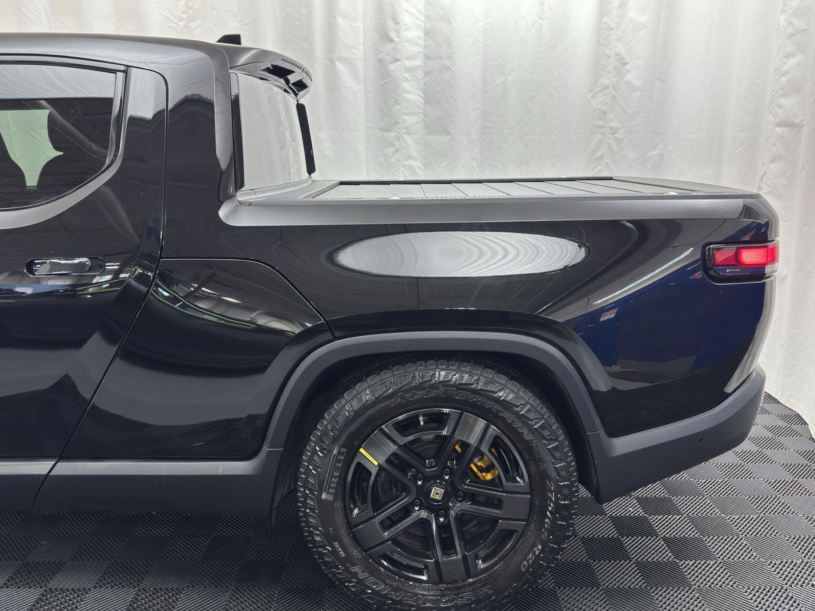 Used 2022 Rivian R1T Adventure image 9