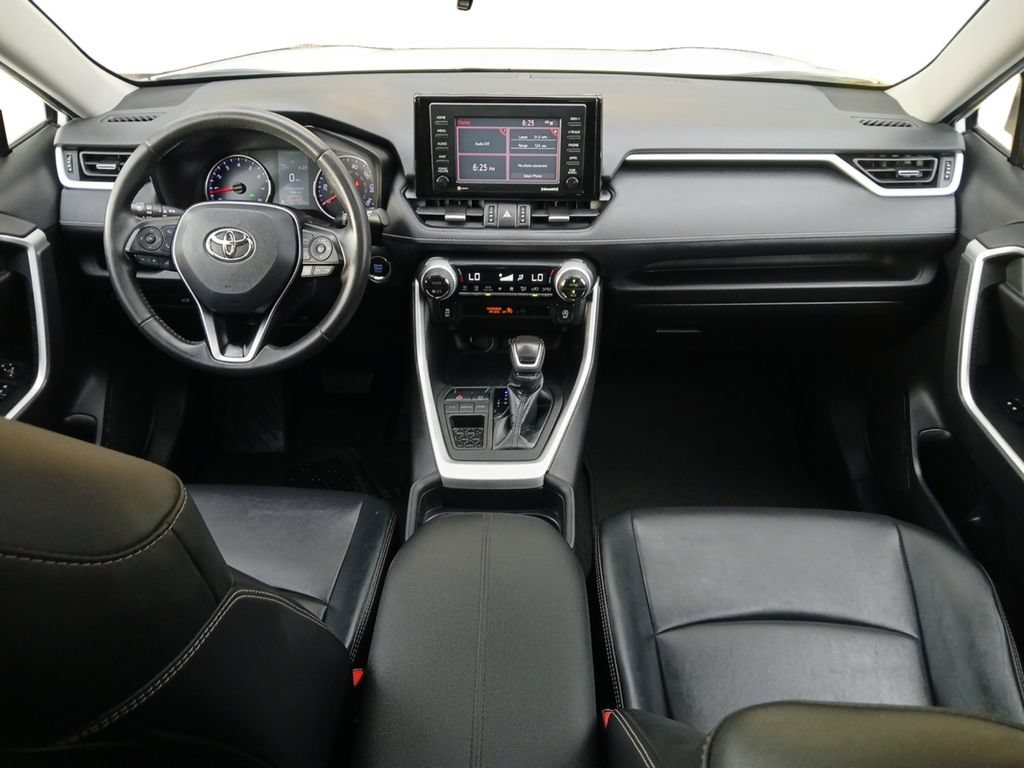 Used 2020 Toyota RAV4 XLE Premium FWD image 20