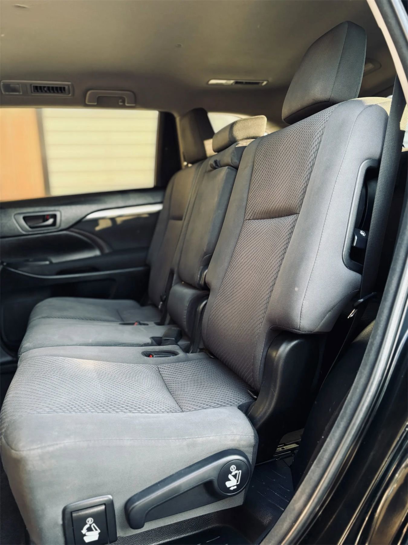 Used 2017 Toyota Highlander LE FWD image 12