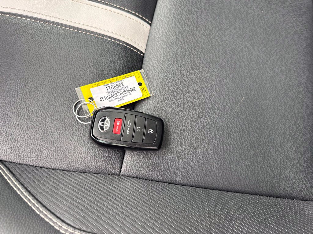 Used 2025 Toyota Camry SE FWD image 28