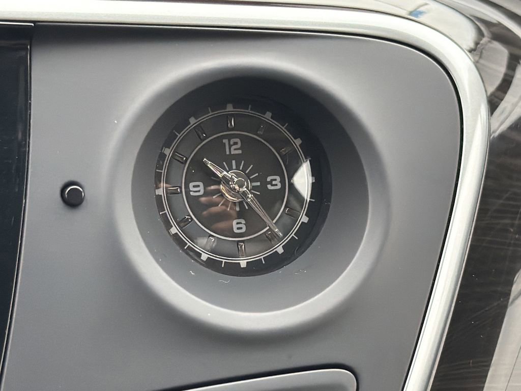 Used 2020 Buick Envision Essence w/ Experience Buick Package image 6