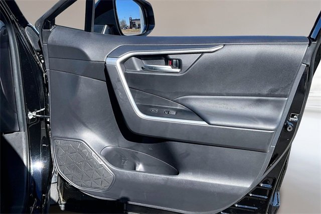 Used 2025 Toyota RAV4 XLE image 25