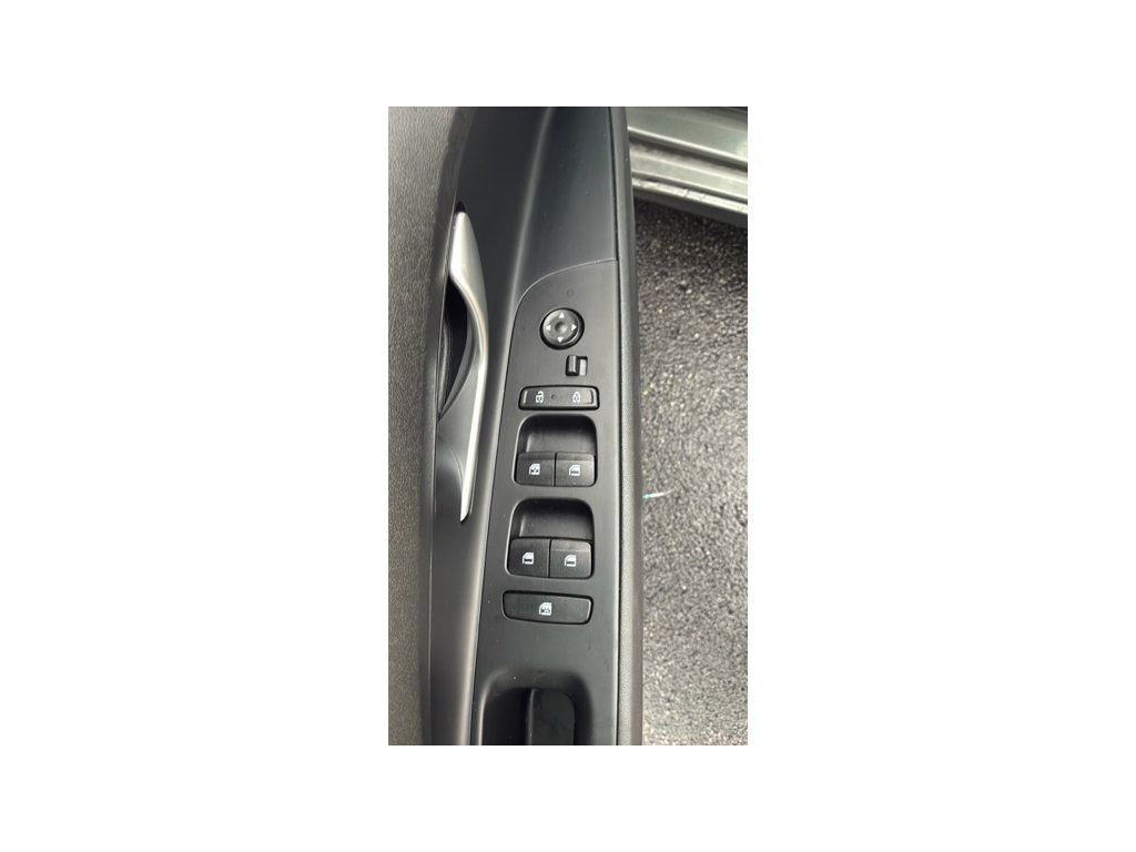 Used 2025 Hyundai Elantra SEL FWD image 12