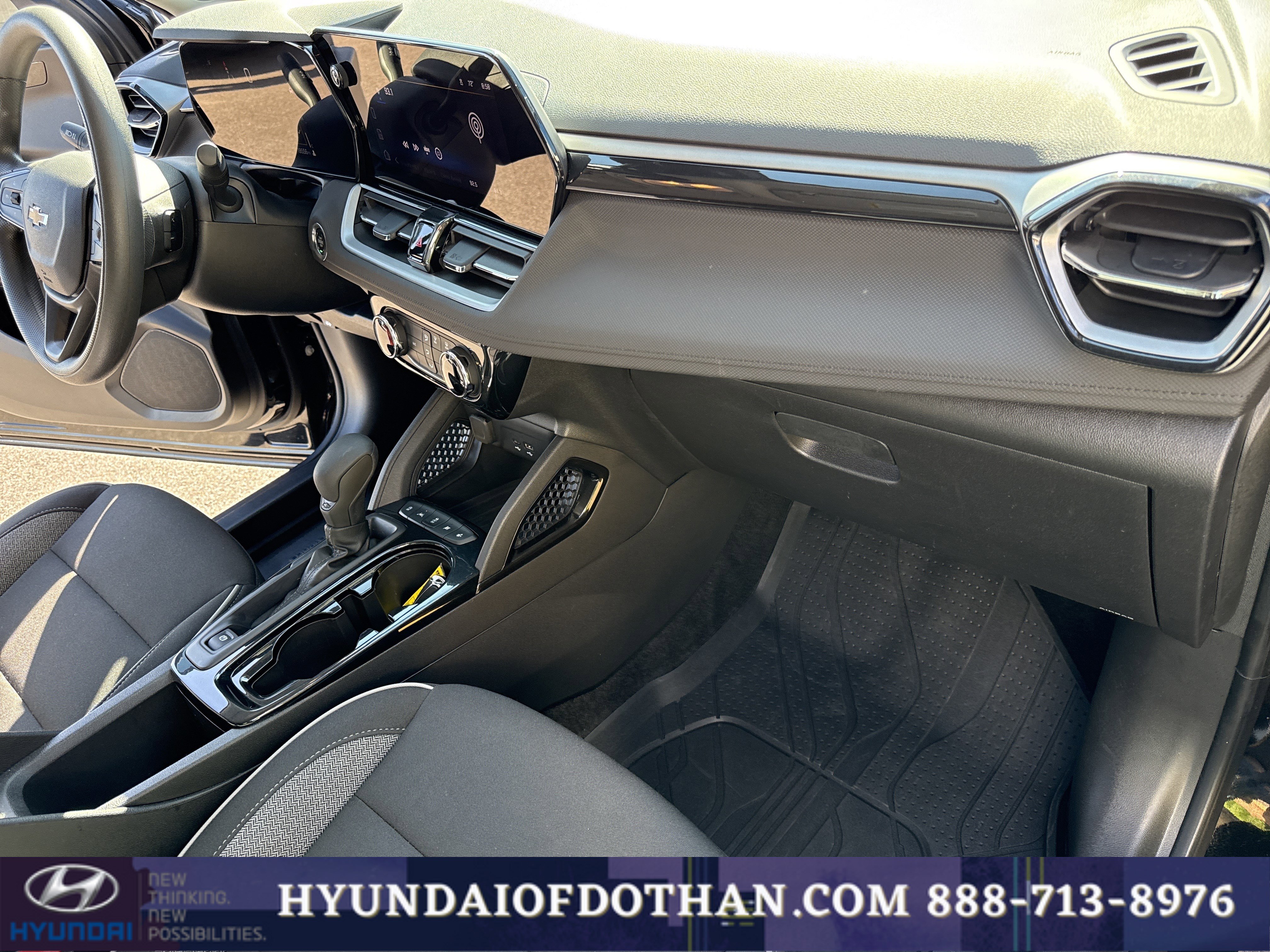 Used 2025 Chevrolet TrailBlazer LT FWD image 16
