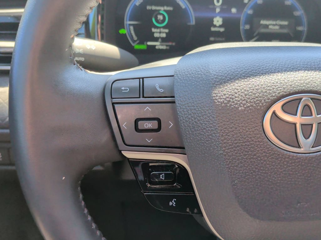 Used 2025 Toyota Camry XLE FWD image 14
