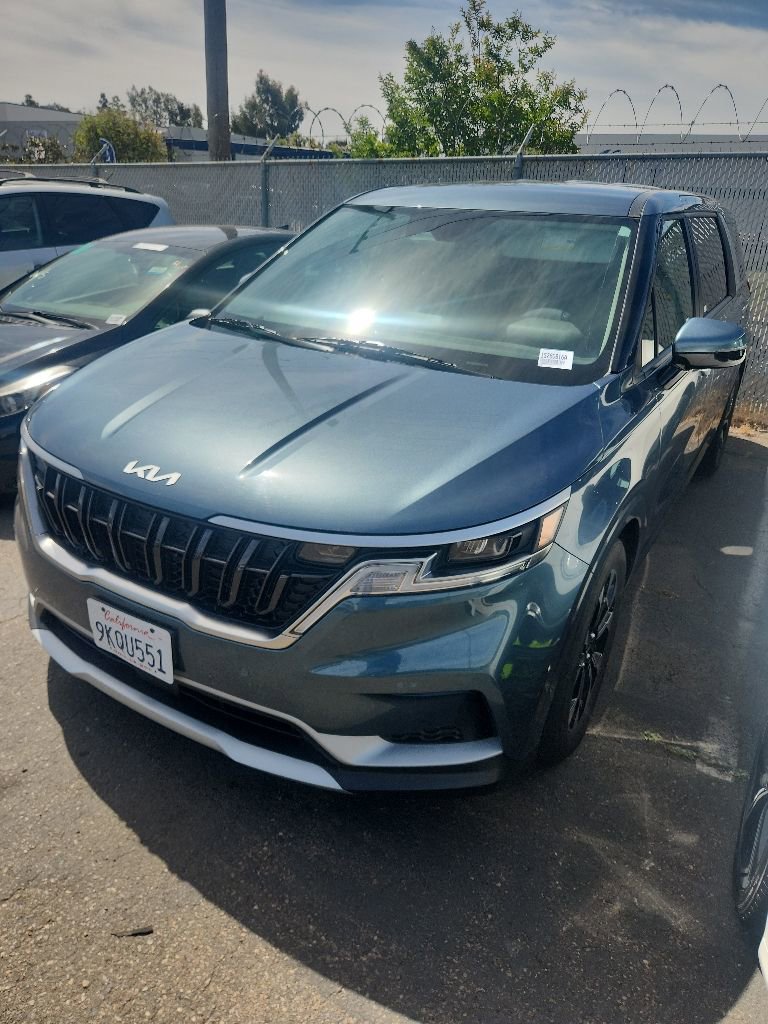 Used 2024 Kia Carnival EX FWD image 3