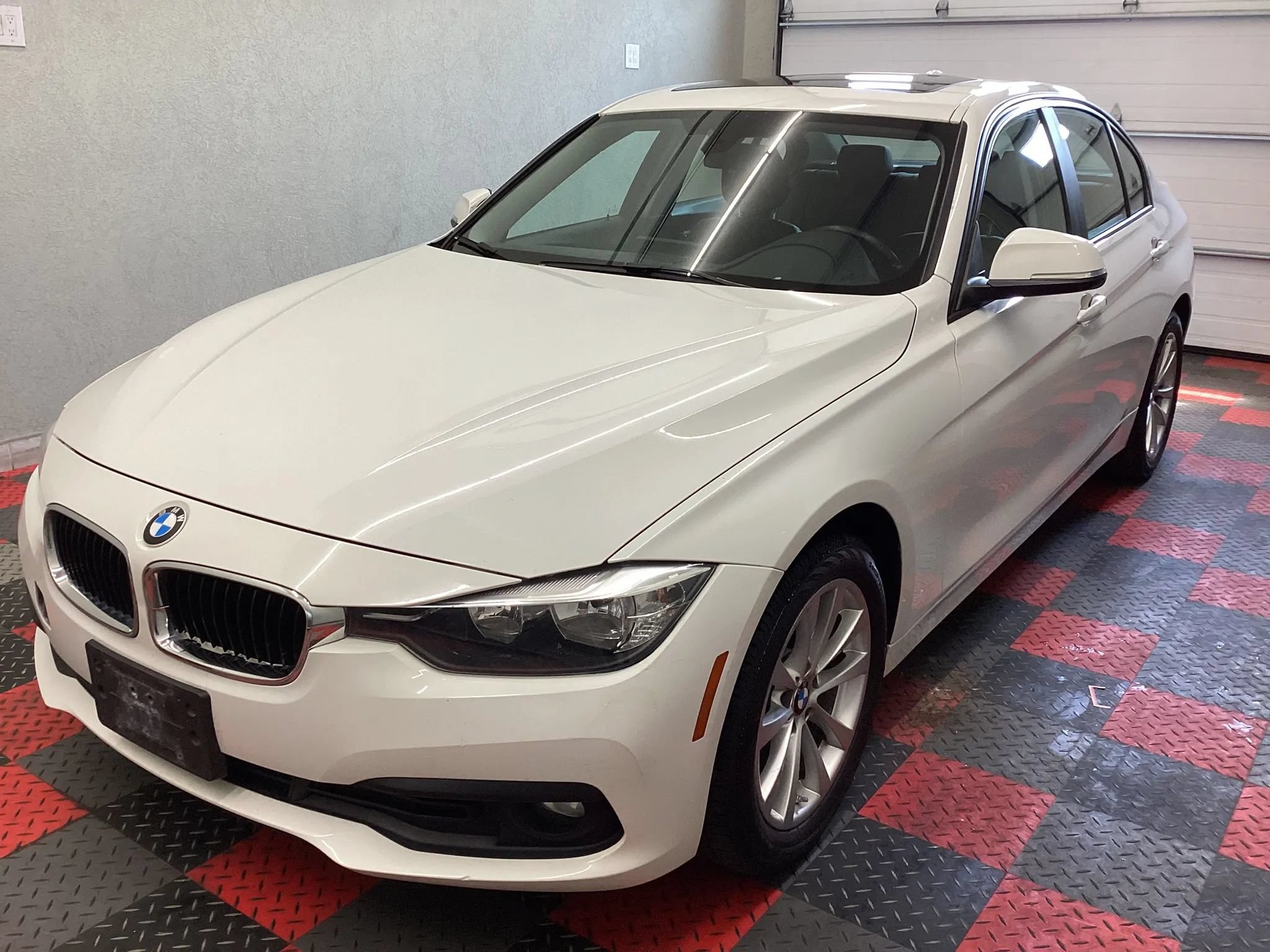 Used 2016 BMW 320i xDrive Sedan AWD/4WD image 1