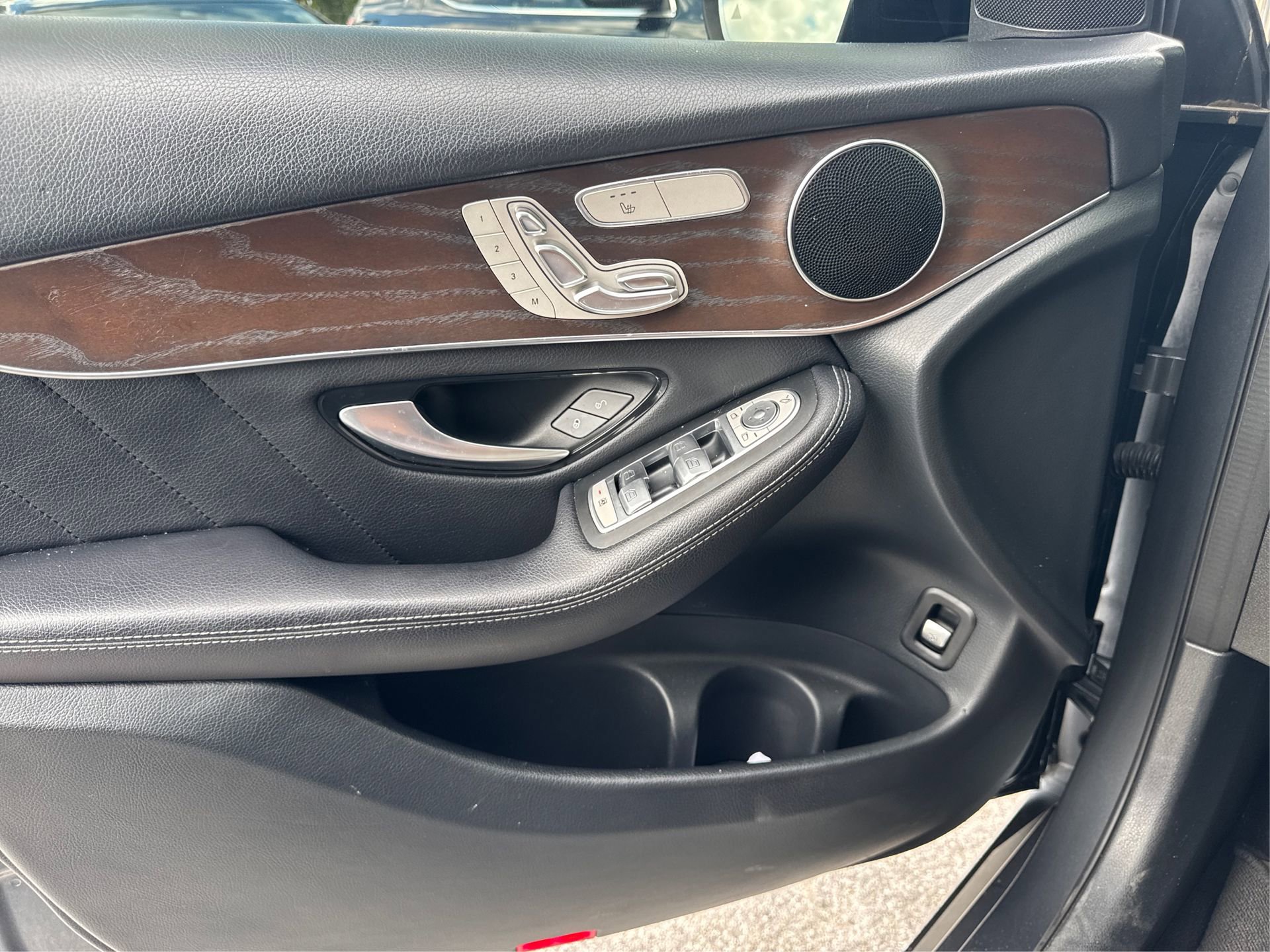 Used 2019 Mercedes-Benz GLC 300 image 25