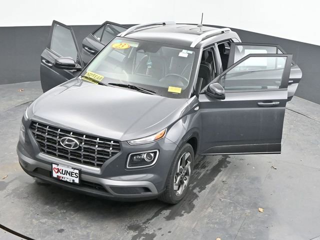Used 2023 Hyundai Venue Limited image 41