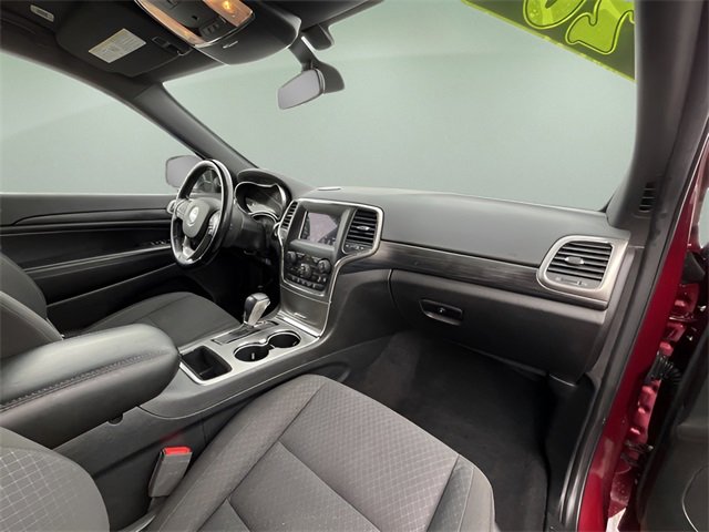 Used 2020 Jeep Grand Cherokee Laredo w/ Security & Convenience Group image 32