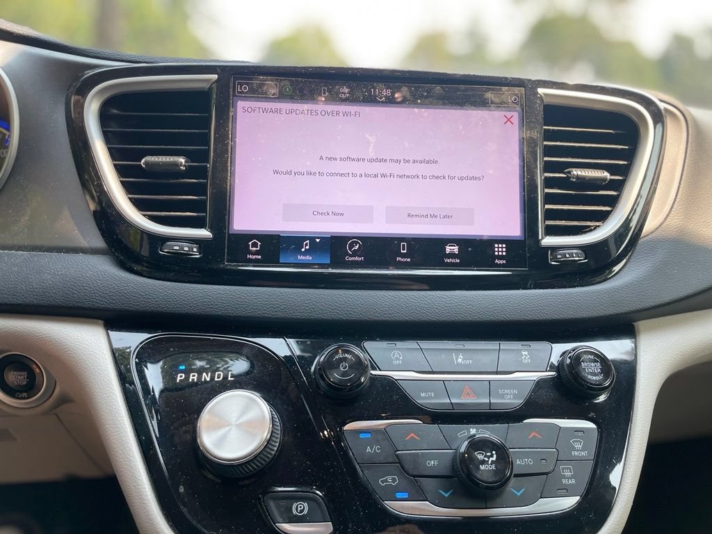Used 2022 Chrysler Pacifica Touring-L FWD image 19