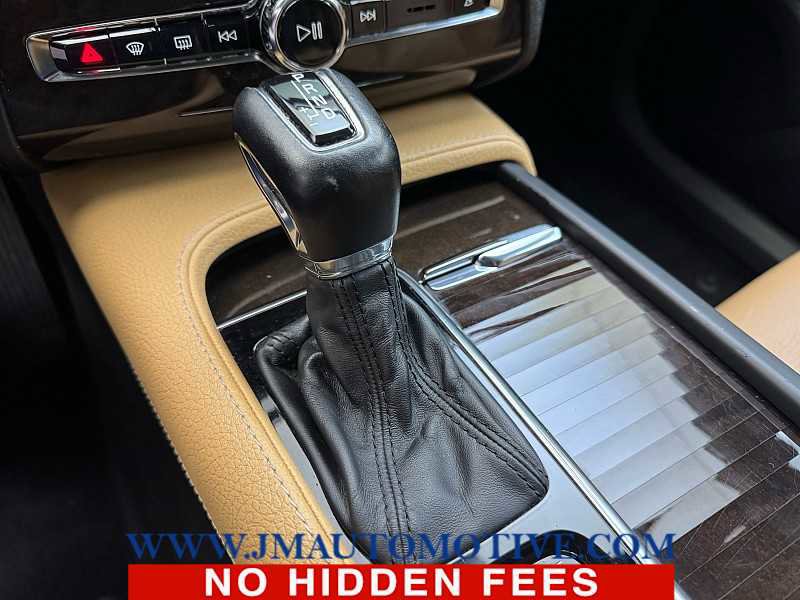 Used 2017 Volvo XC90 T6 Momentum w/ Vision Package image 32