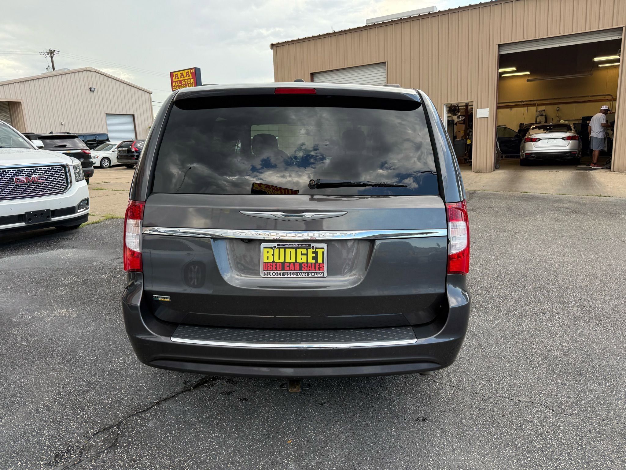 Used 2016 Chrysler Town & Country Touring image 6