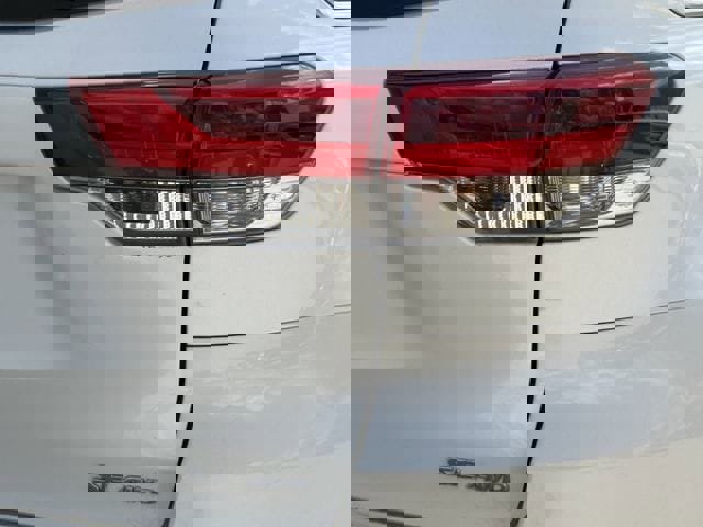 Used 2017 Toyota Highlander SE w/ Carpet Mat Package AWD/4WD image 6