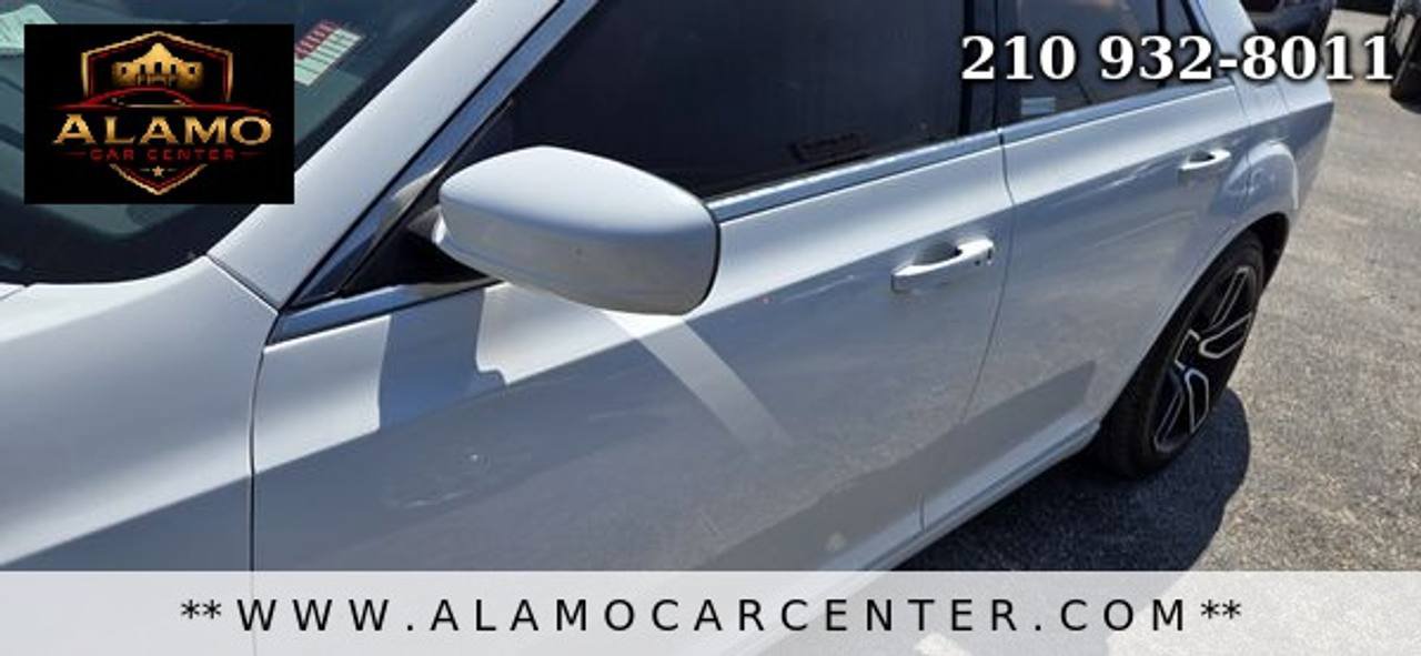 Used 2013 Chrysler 300 S RWD image 8
