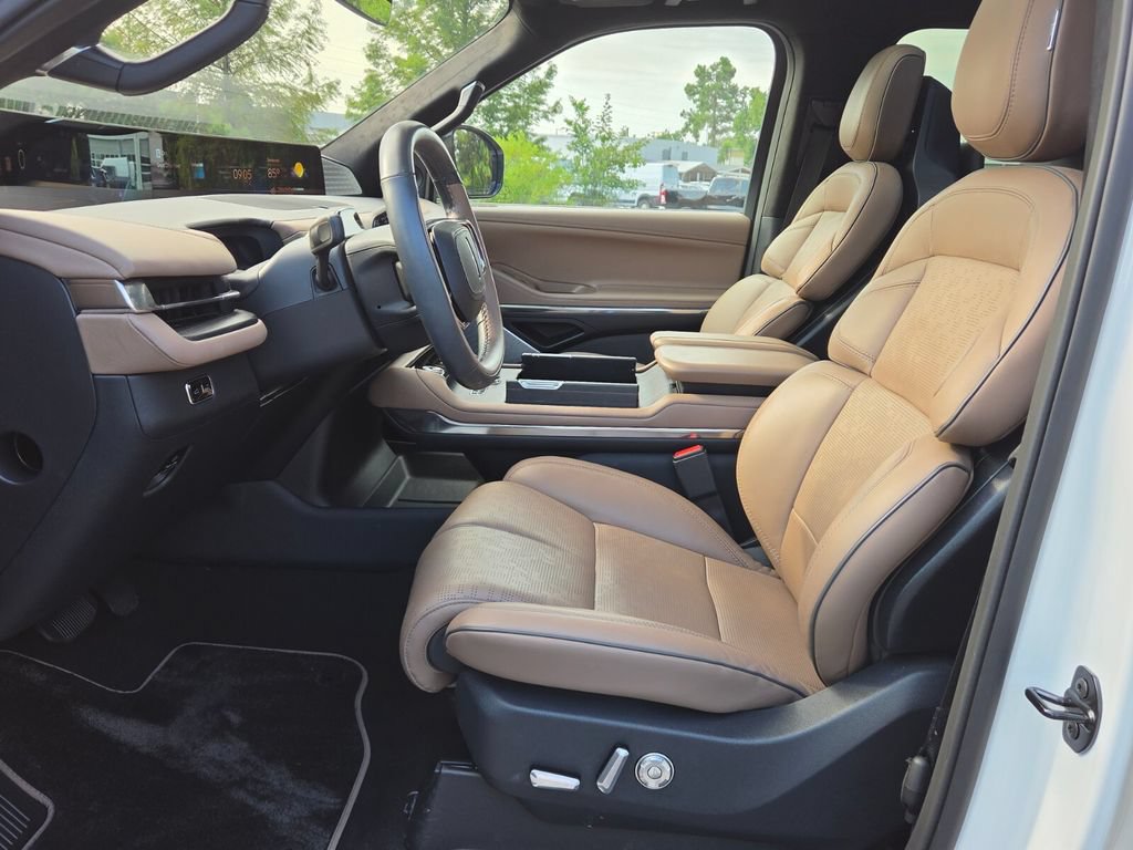 Used 2025 Lincoln Navigator Black Label AWD/4WD image 10