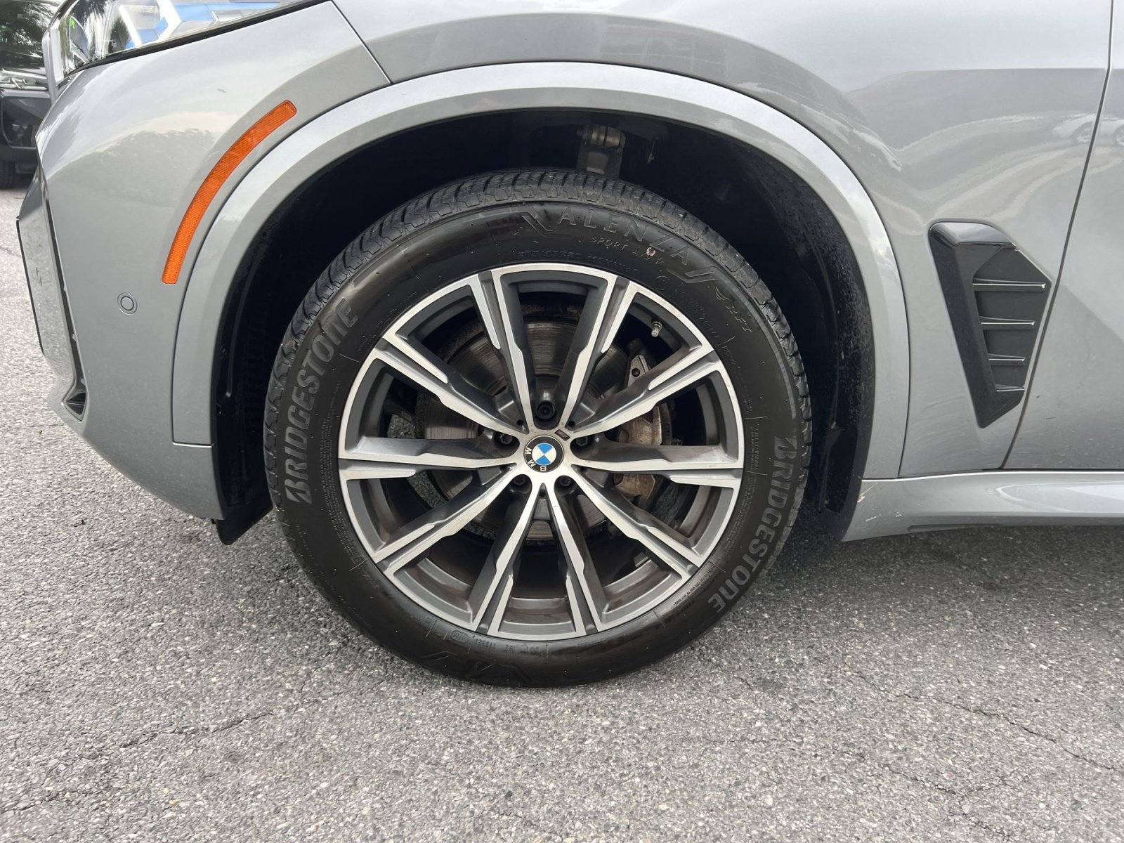 Used 2024 BMW X5 xDrive40i w/ M Sport Package AWD/4WD image 12