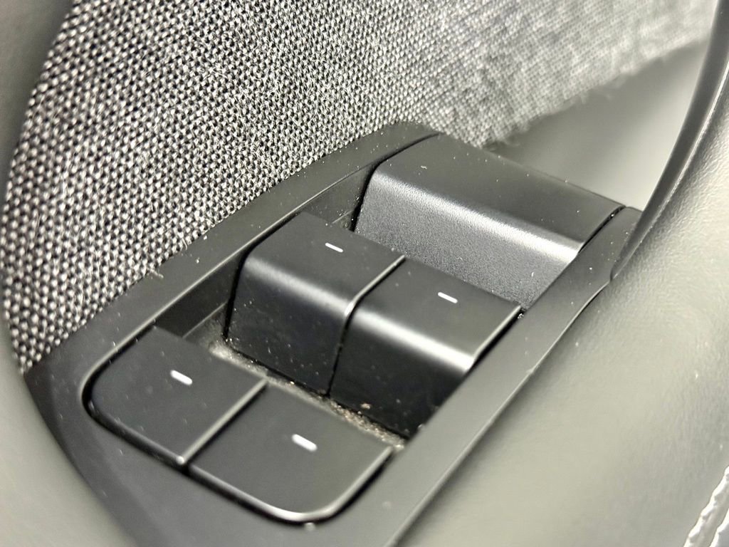 Used 2022 Tesla Model S image 18