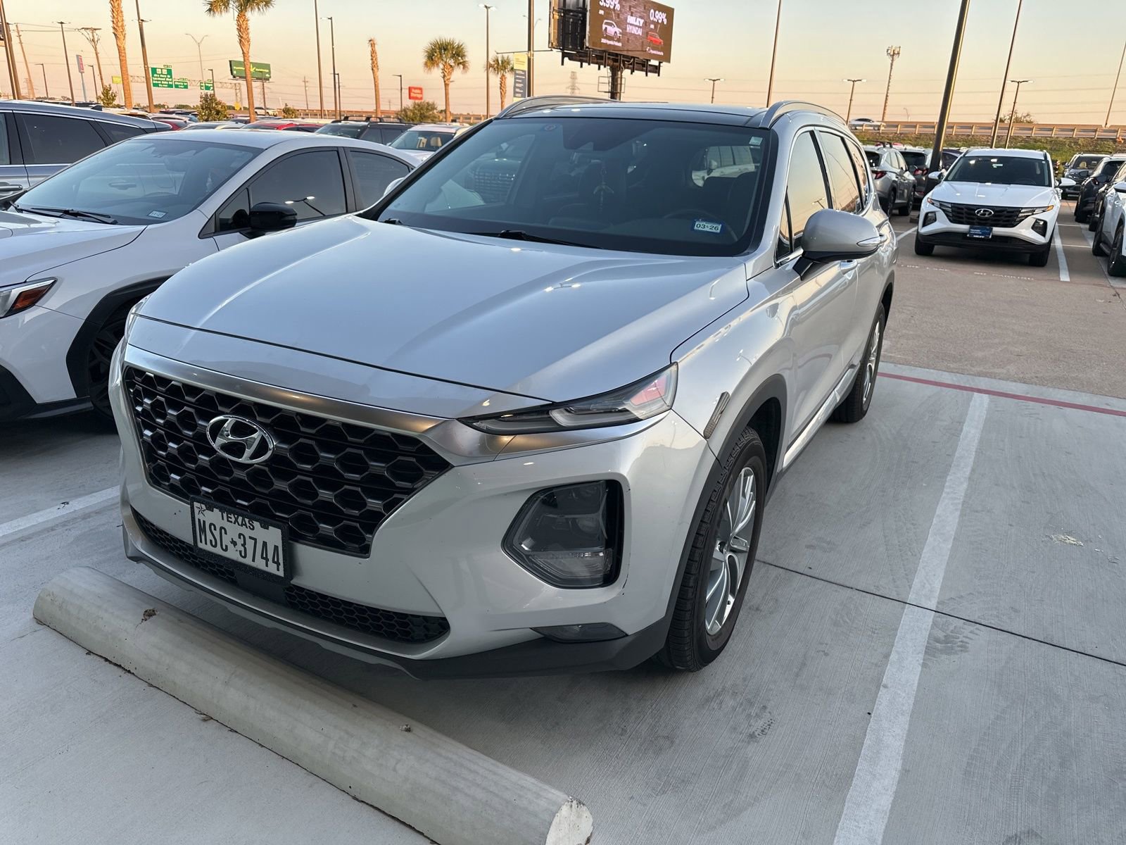 Used 2019 Hyundai Santa Fe Limited FWD image 2