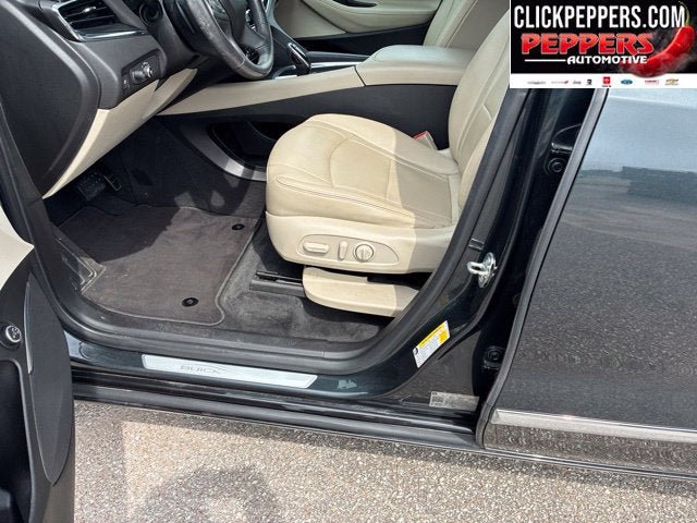 Used 2020 Buick Enclave Essence FWD image 11