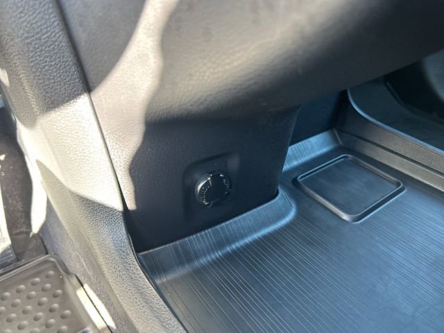 Used 2025 Toyota Sienna XLE image 27