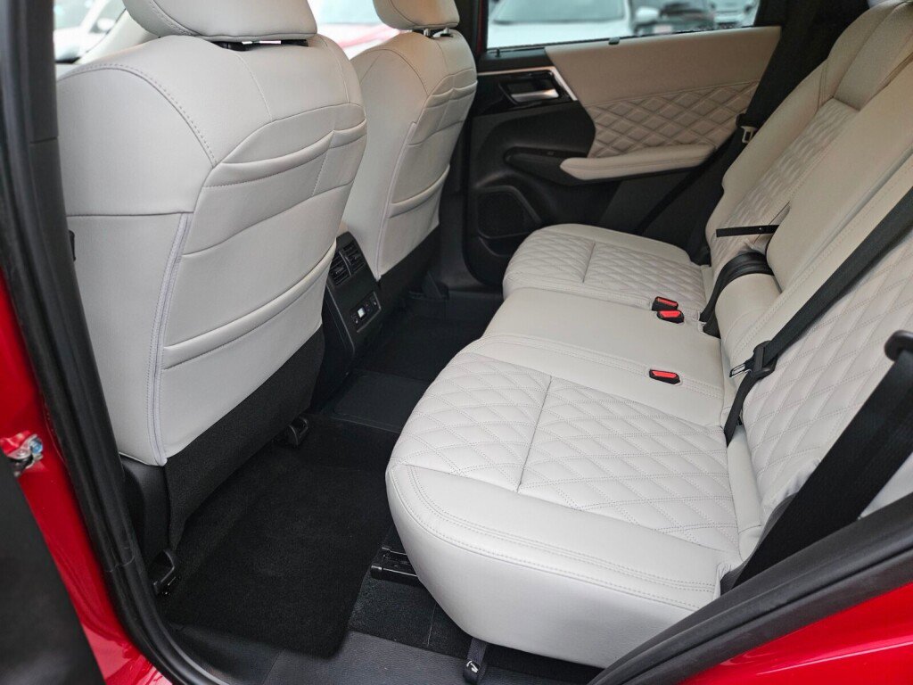 Used 2023 Mitsubishi Outlander SEL image 16