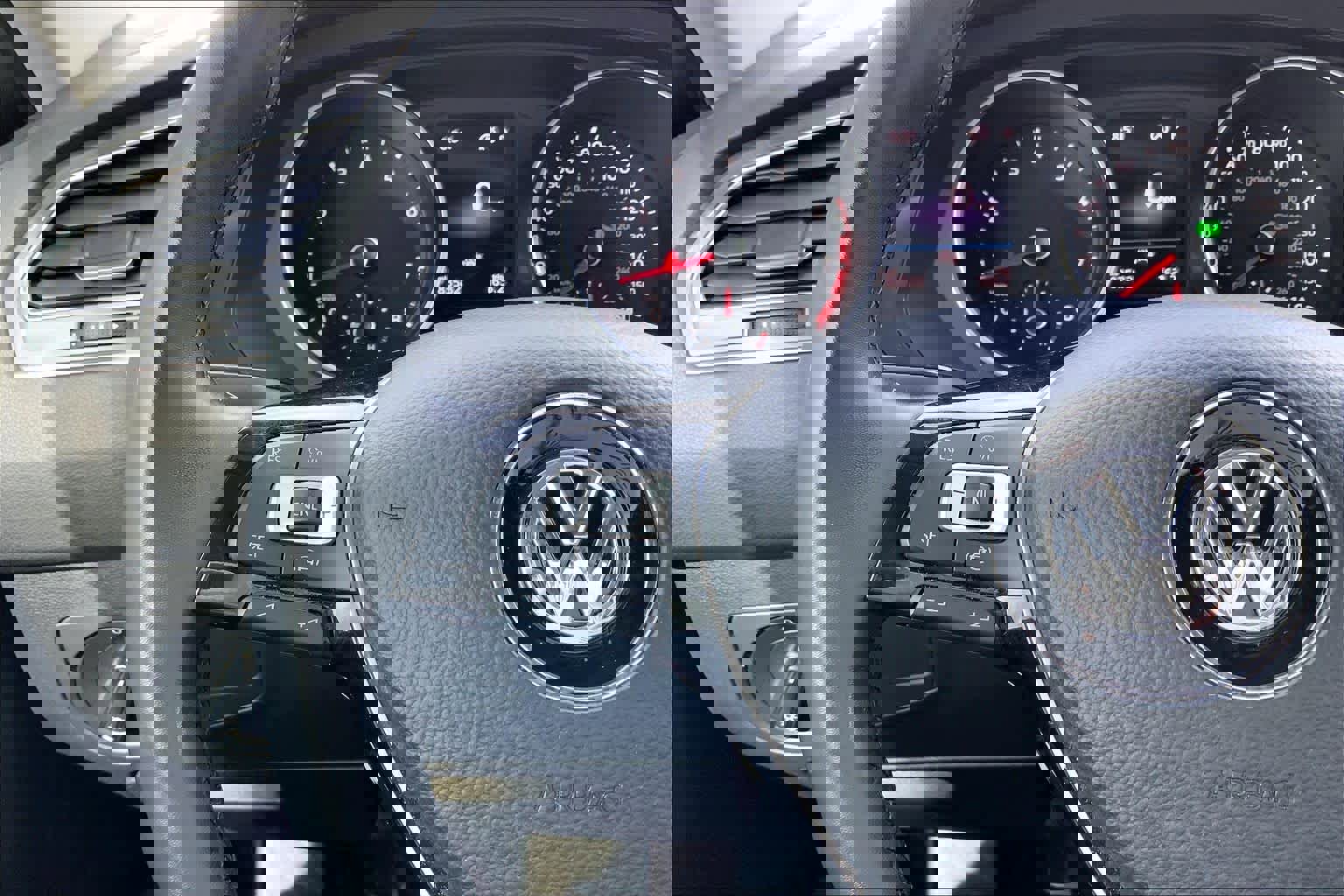 Used 2020 Volkswagen Tiguan SE image 24